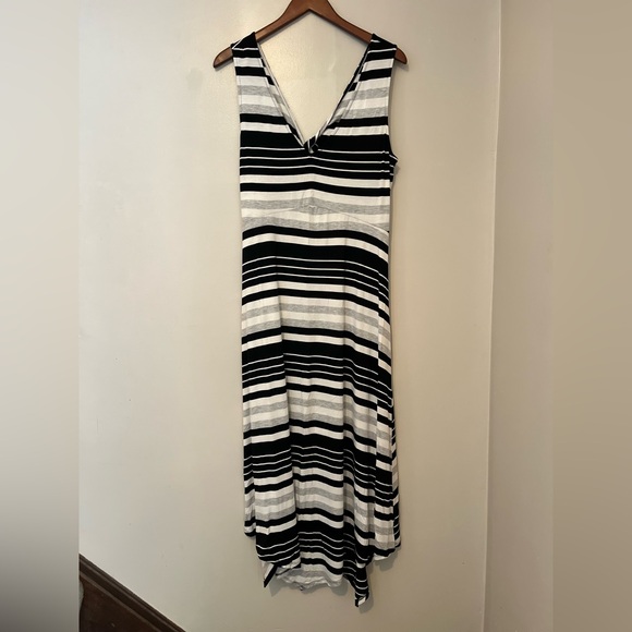 Ronni Nicole Maxi Dress, size L, empire style, with twist in front - Picture 3 of 7
